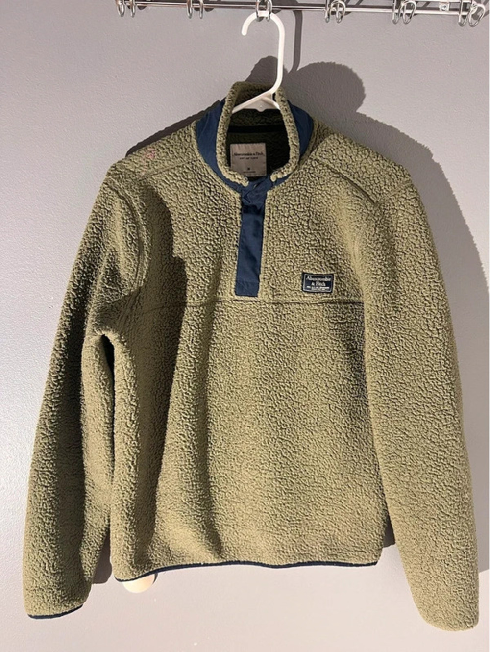 Abercrombie and Fitch Soft AandF Olive Green Sherpa Fleece Pullover - Size M